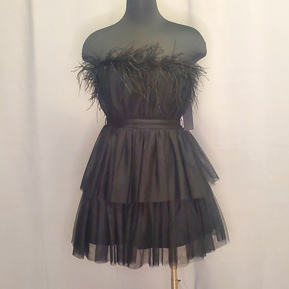 City Nation Black Party Mini Dress Features Feathers Sweetheart Neckline Size 12